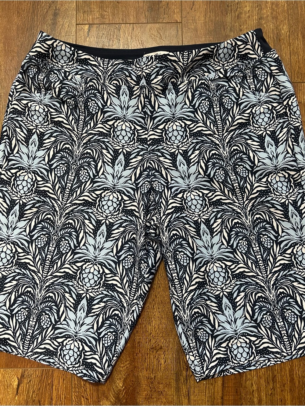 Tommy Bahama Women’s Size Large Shorts